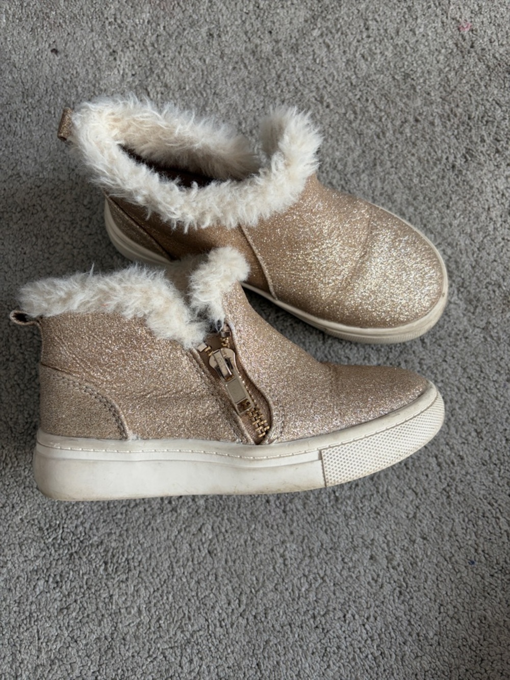 Kelly & Katie Girls Glitter Fur-Lined Zip Sneakers in Gold